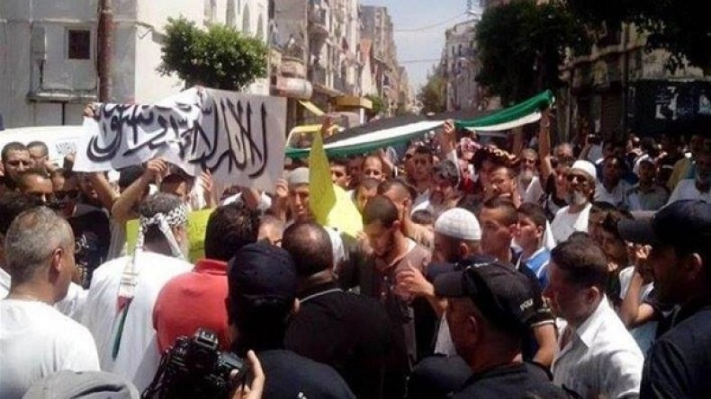 الصحوة الحرة: عار على السلطة تنظيم السهرات وغزة تنزف