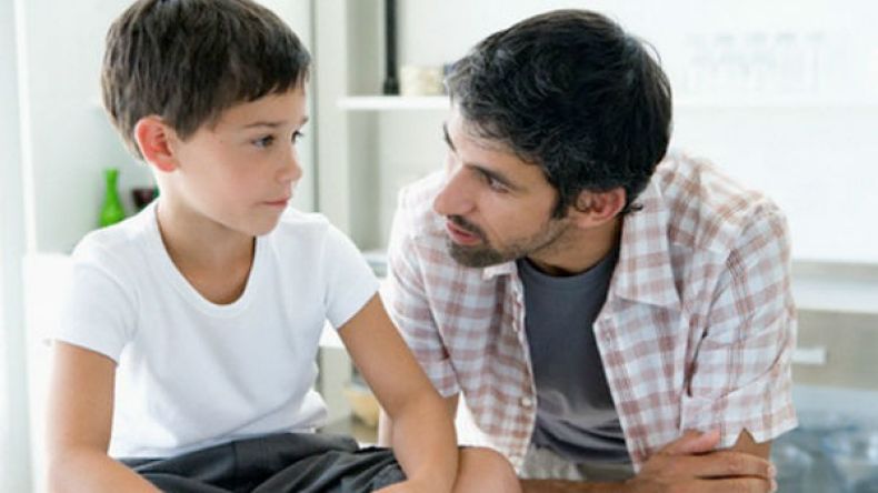 كيف أضبط تصرفات ابني المراهق؟!