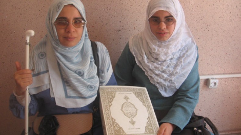 رقية وأسماء.. شقيقتان كفيفتان حفظتا كتاب الله في عامين