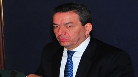 بن يونس يعرض مشروع قانون التجارة الخارجية بمجلس الأمة