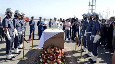 Recueillement émouvant et intime sur la dépouille de feu Mohamed Mechati