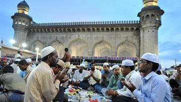 هل بلع الريق في رمضان مفطر؟