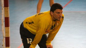 حولت صالون بيتي إلى قاعة رياضة.. وأتدرب يوميا للحفاظ على لياقتي