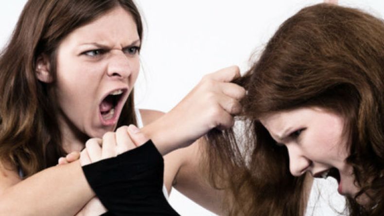 ضرة تقتل ضرتها وأخرى تحرقها بالماء الساخن!