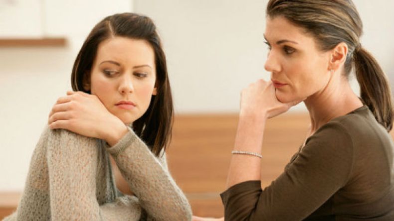 نساء يعترفن.. لهذا السبب أحقد على أمي!