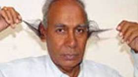 يدخل موسوعة جينيس لطول شعر أُذنه