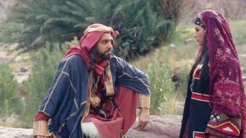 صراع على رمال يستعين بالجسمي للإطاحة بباب الحارة