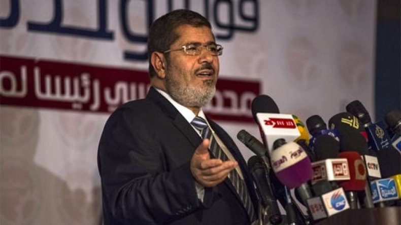 مرسي: فلول نظام مبارك تحاول إشعال مصر