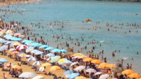 البحر يبتلع 30 مصطافا