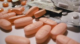 أدوية قاتلة ومواد تجميل منتهية الصلاحية بالأسواق