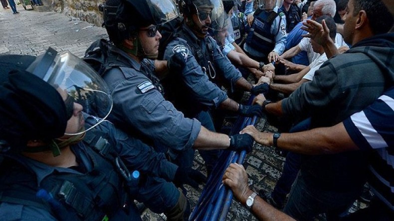 مواجهات بين الشرطة الإسرائيلية ومصلين على حاجز بالقدس‎