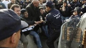 مغاربة وليبيون ومصريون يحرضون على “الثورة” في الجزائر!