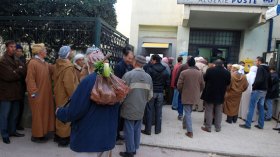 500 دج لشراء “دور” في طوابير البريد بأم البواقي