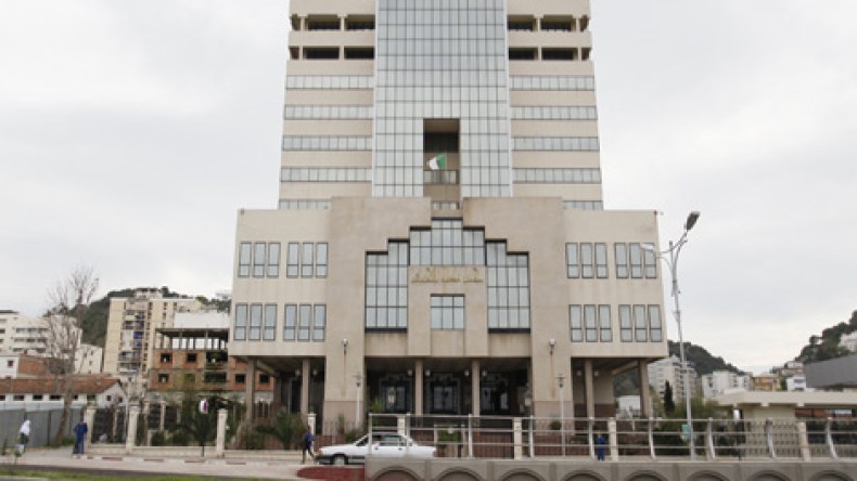 محاكمة سبعة إرهابيين مشتبه فيهم بالجزائر الإثنين