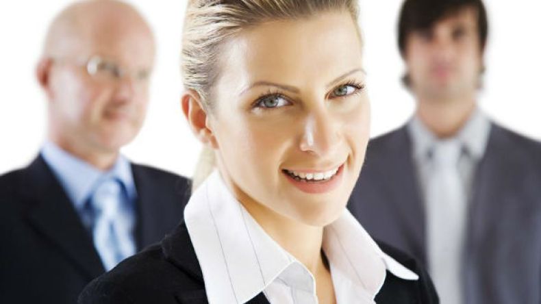 المرأة الطموحة.. هل يغار منها الرجل؟!