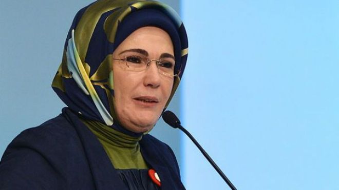 أمينة أردوغان تدافع عن حريم السلطان