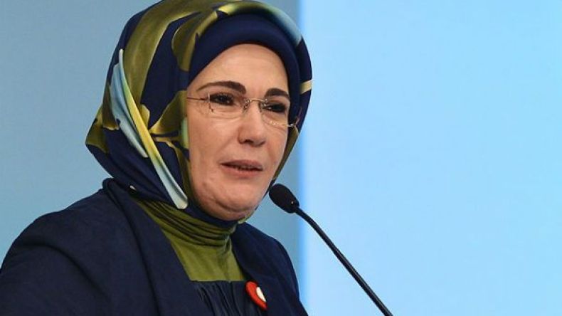 أمينة أردوغان تدافع عن حريم السلطان