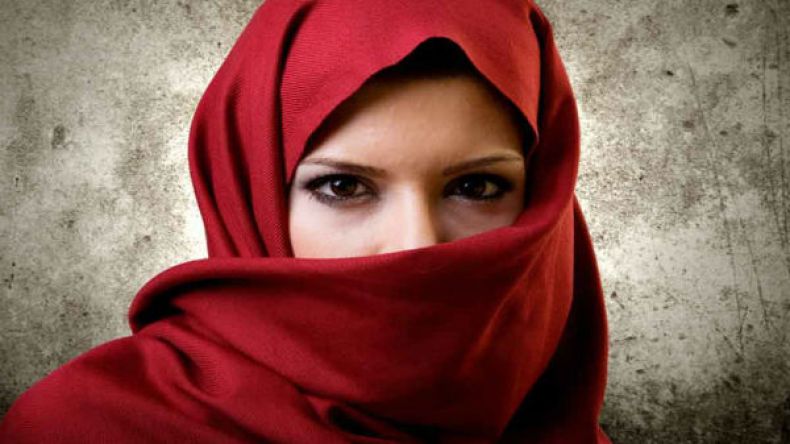 نساء يحذرن: جارتي المزعجة لا تطرقي بابي!