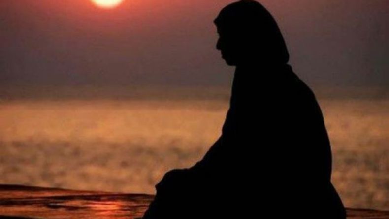 أتهاون في الصلاة بسبب نظرات أهل زوجي!