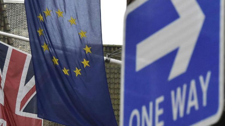 خروج بريطانيا من اليورو يحتاج أكثر من عامين