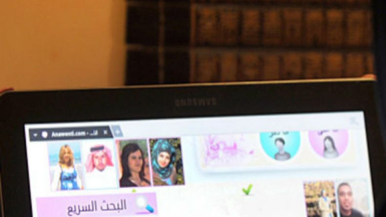 سعوديون يحفزون على الزواج والتعدد باستخدام واتساب!