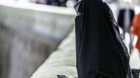 النقاب ممنوع في الإدارات والخدمات العامة بمقاطعة كيبك