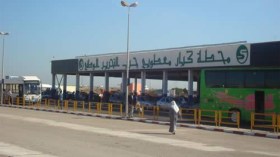 3 نساء يتشاجرن بالسلاح الأبيض من أجل رجل!