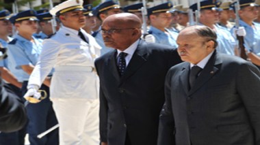 Le président Bouteflika s’entretient avec son homologue sud-africain