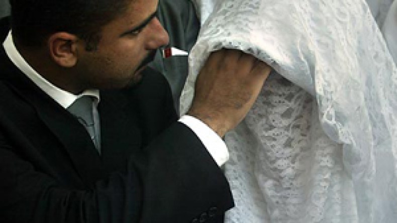 الأزواج الجدد في رمضان… بيوت تنهار بسرعة بسبب “قُبلة” أو “أكلة”!