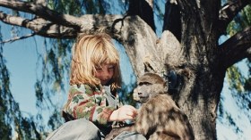 فتاة صغيرة تمضي 10 سنوات في أدغال إفريقيا