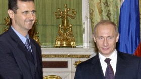 هل‮ ‬يتمكن الدبّ‮ ‬من إنقاذ الأسد؟