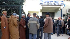 طوابير.. فوضى واشتباكات بمراكز البريد