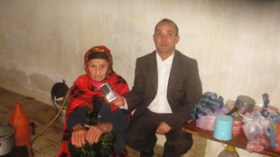 عجوز‭ ‬في‭ ‬الثمانين‭ ‬ترعى‭ ‬ولدين‭ ‬مختلين‭ ‬عقليا‭ ‬بـ3‭ ‬آلاف‭ ‬دينار