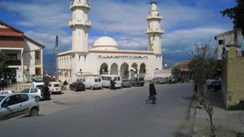 حياة بدائية وأدنى شروط المعيشة غائبة