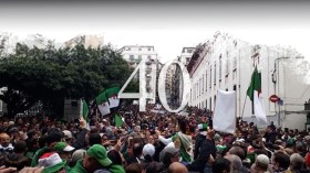 “لا تنازل عن التغيير ومطالب الشعب”