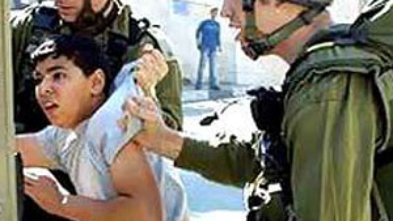 تقرير إسرائيلي يعترف بانتهاك حقوق الأطفال الفلسطينيين المعتقلين