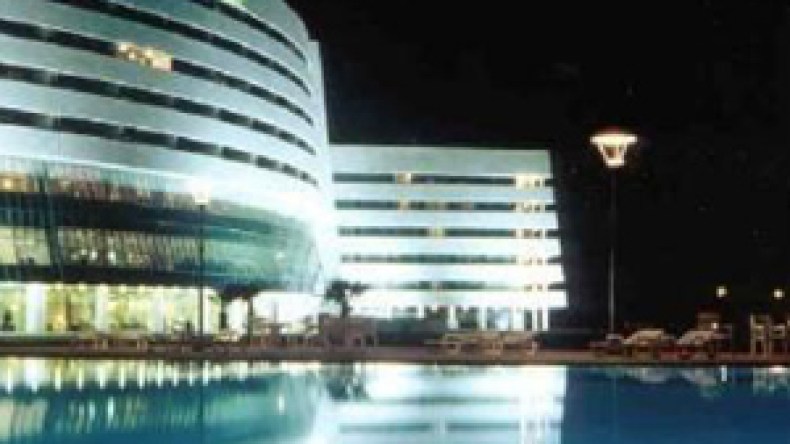 أمير قطري يتزوّج “وهرانية” بفندق الشيراطون