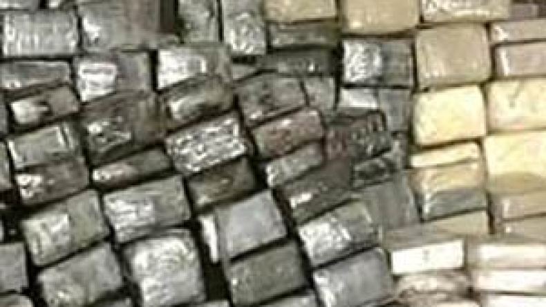 الجمارك تحجز 25 كغ من الحشيش على الحدود المغربية