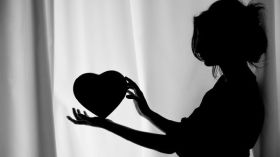 عبقرية المرأة تكمن في قلبها