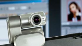 فتيات جذّابات لإغراء المليارديرات واستدراجهم بكاميرا الانترنت!