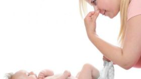 إسهال الأطفال في فصل الصيف.. أسبابه وعلاجه