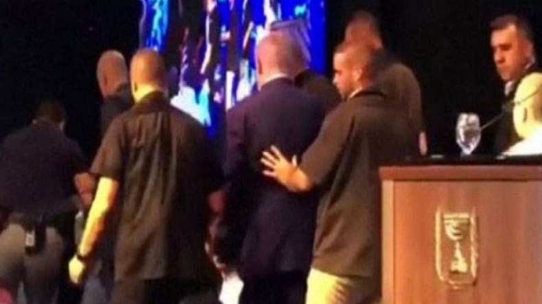 قذيفة صاروخية من غزة تجبر نتنياهو على الاختباء