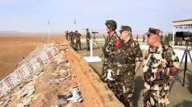 الجيش يحاكي معركة تصادمية في مناورة قرب الحدود الليبية