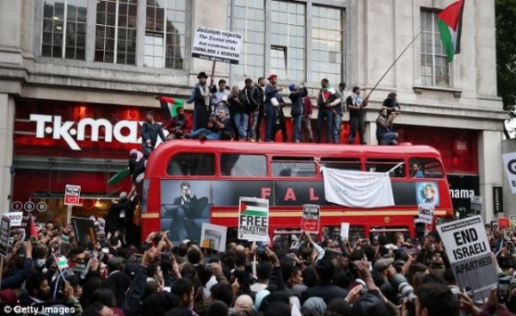 Des milliers de manifestants à Londres réclament égalité et justice pour la Palestine