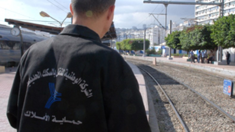 مسافرون وموظفون عالقون بسبب إضراب عمال القطارات