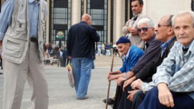 المتقاعدون يهددون بالنزول الى الشارع للاحتجاج