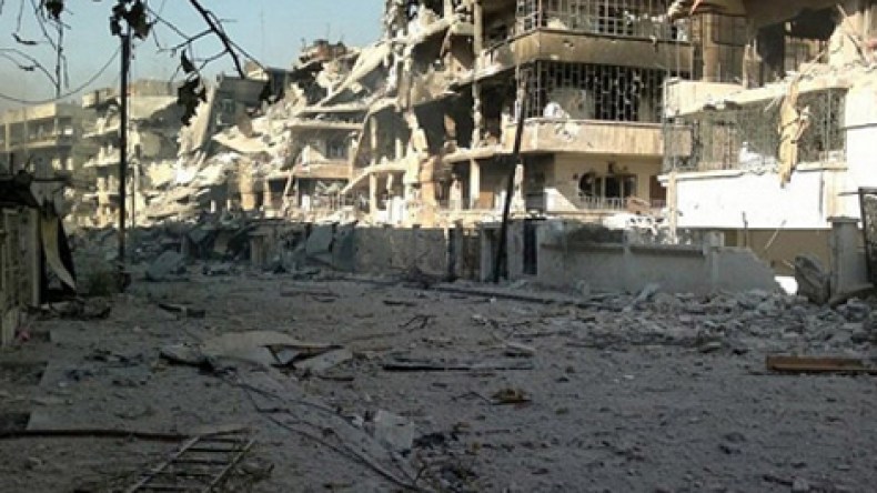 طائرات النظام السوري تقصف دير الزور ببراميل متفجرة