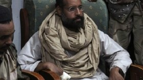 سيف الإسلام القذافي بـ”البدلة الزرقاء” في أولى جلسات محاكمته