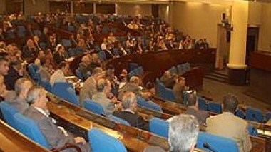 Le statut particulier des fonctionnaires de l’APN et du Sénat en vigueur : interdiction de cumuler les fonctions et de divulguer des secrets professionnels