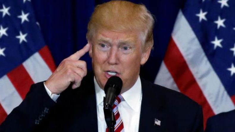 ترامب يعرض مساعدة باكستان ويشيد بروعة رئيس وزرائها